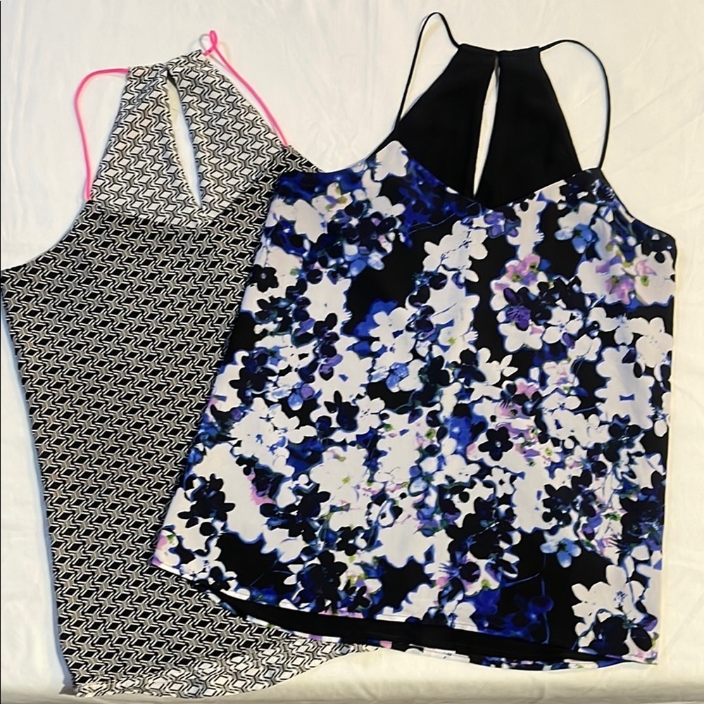 Black and White Sleeveless Set of 2 Tank Tops